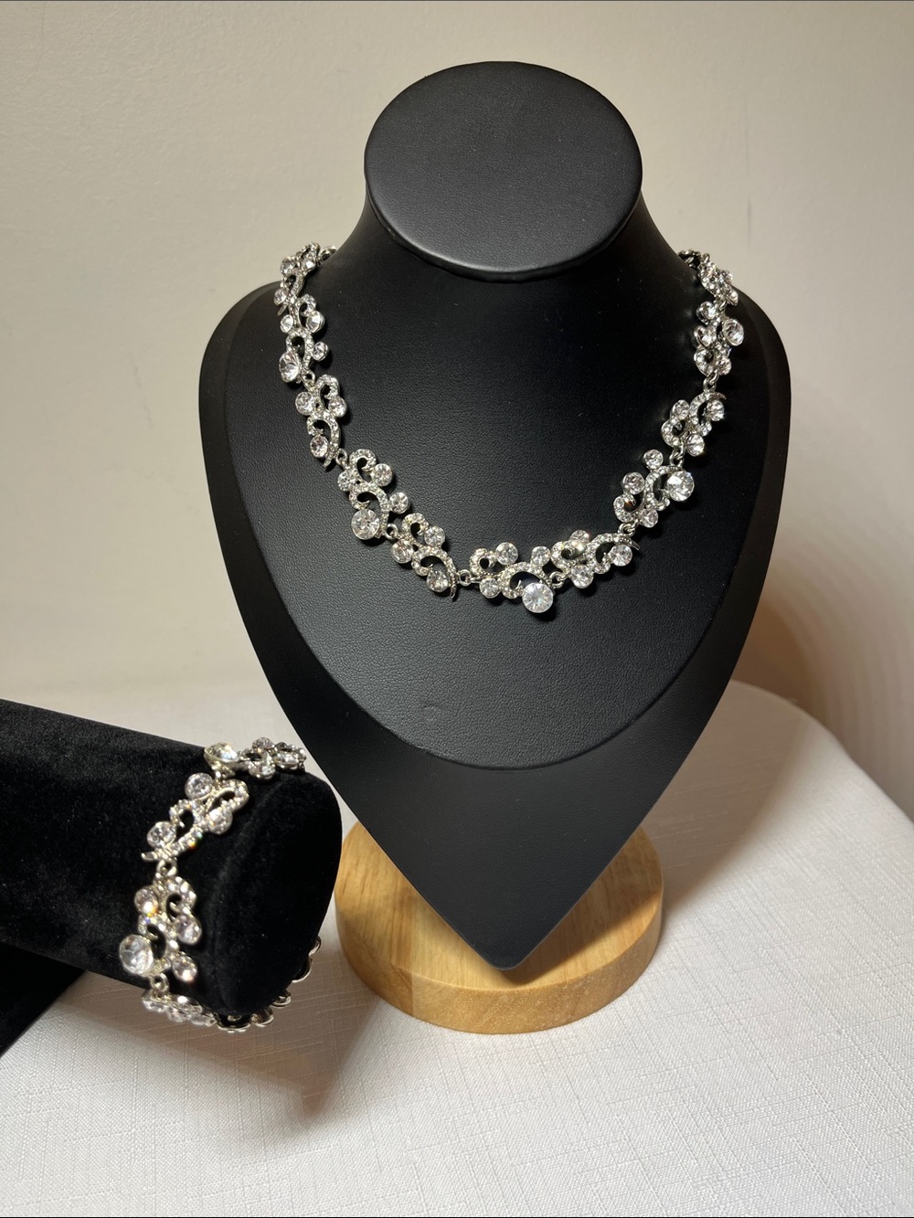 Vintage Elegant Crystal Floral Necklace and Bracelet Set